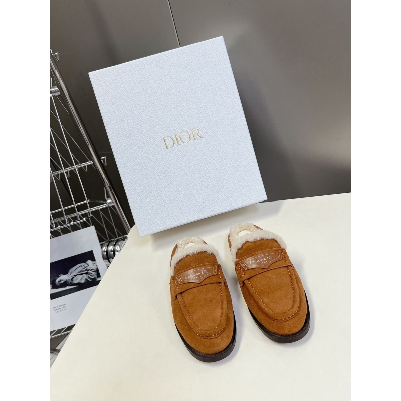 ch**an D*or slippers